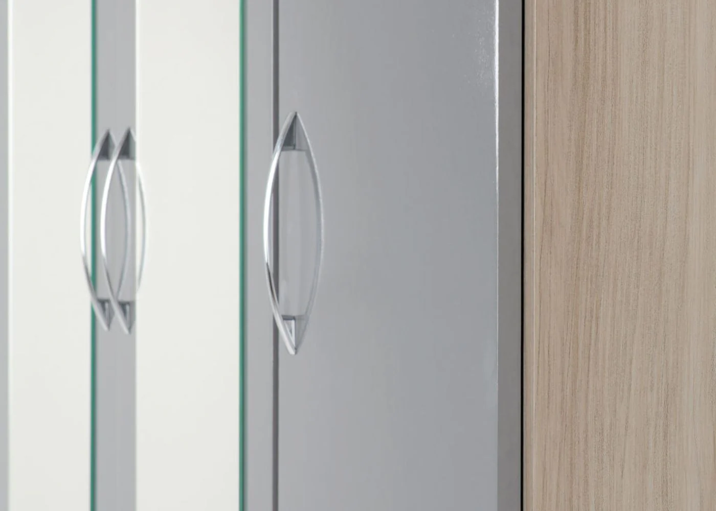 Nevada Grey Gloss and Light Oak Effect 3-Door 2-Drawer Mirrored Wardrobe by Wholesale Beds & Furniture - Image 6